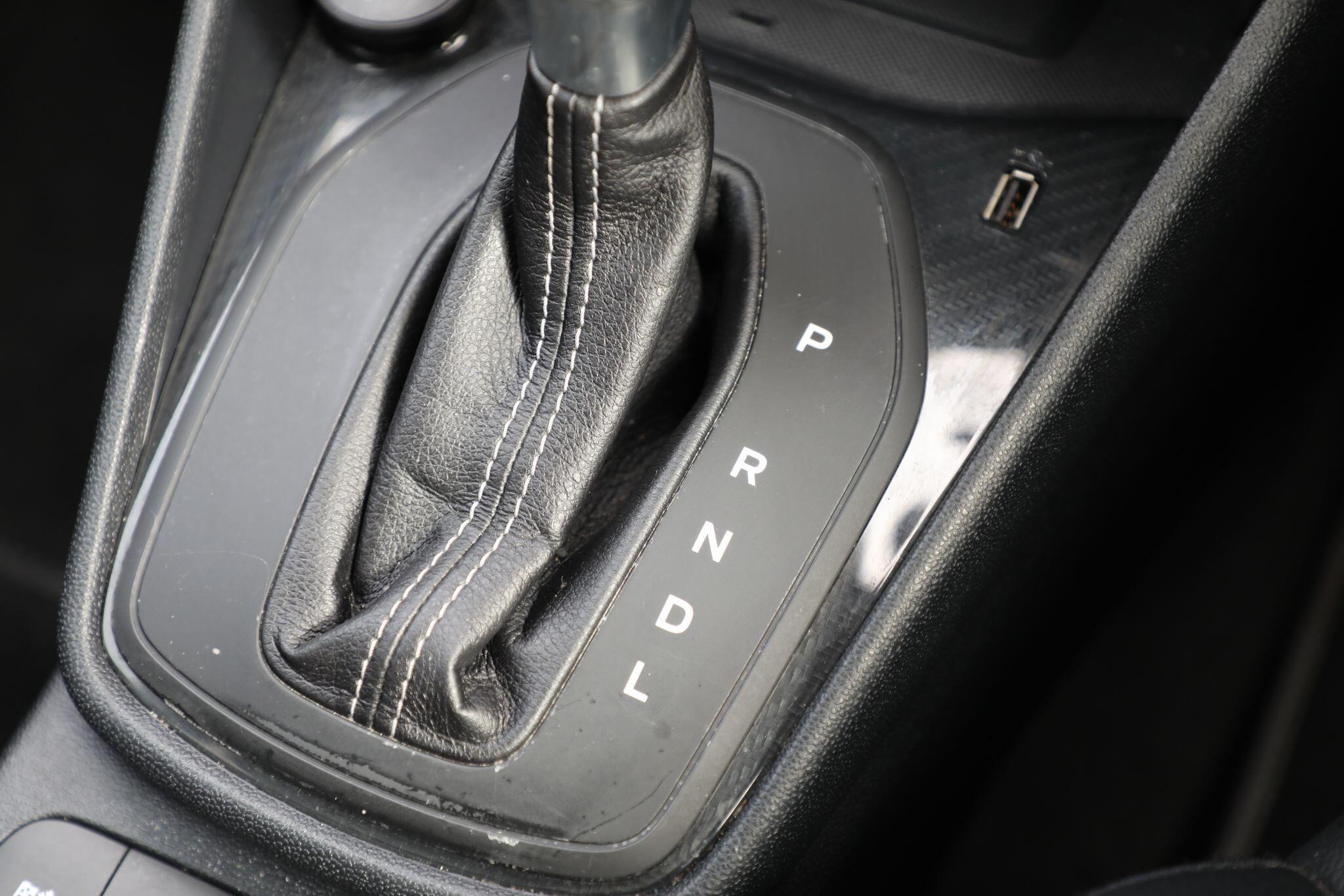 Large vehicle image